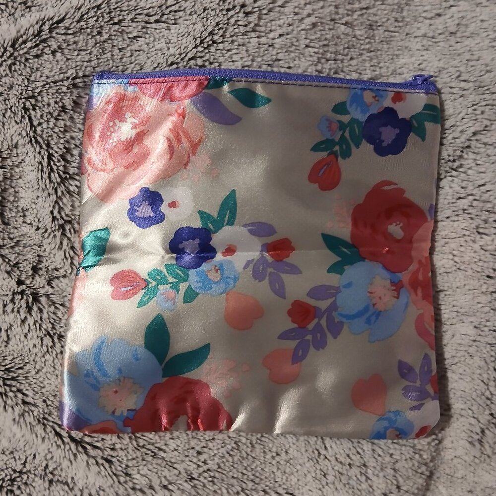 Women,s Floral   Square Pouch / MakeUp Bag   NWOT